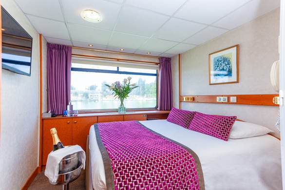 CroisiEurope MS La Belle de Cadix Middle Deck 1 Double Bed CAT C ©Alberto Dastis.jpg